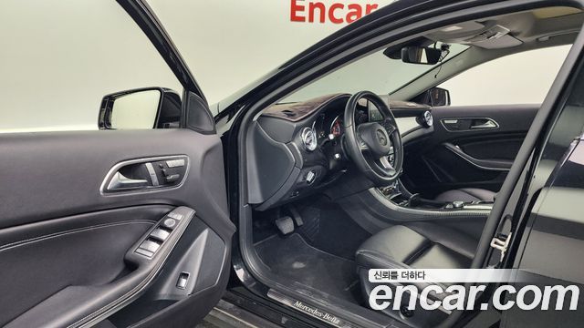 Mercedes-Benz GLA-Class GLA200 d