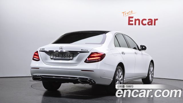 Mercedes-Benz E-Class E300 4MATIC Exclusive