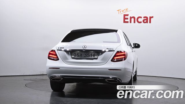 Mercedes-Benz E-Class E300 4MATIC Exclusive