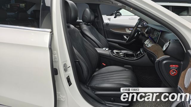 Mercedes-Benz E-Class E300 4MATIC Exclusive