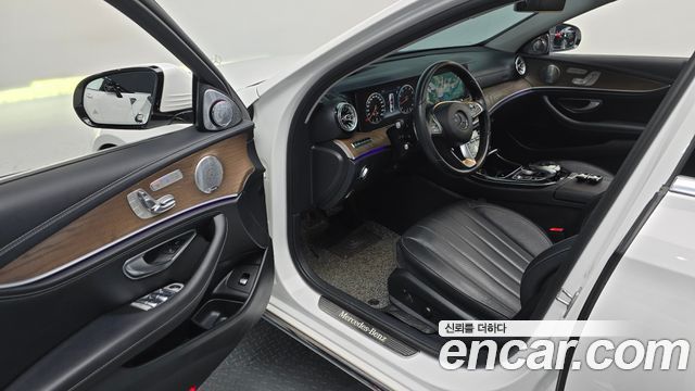 Mercedes-Benz E-Class E300 4MATIC Exclusive