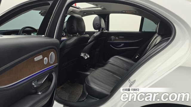 Mercedes-Benz E-Class E300 4MATIC Exclusive