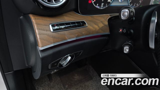 Mercedes-Benz E-Class E300 4MATIC Exclusive