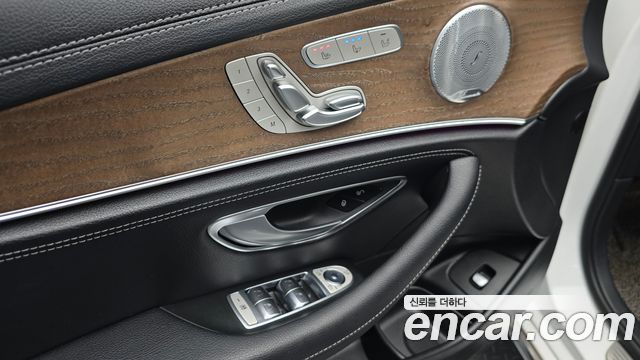 Mercedes-Benz E-Class E300 4MATIC Exclusive