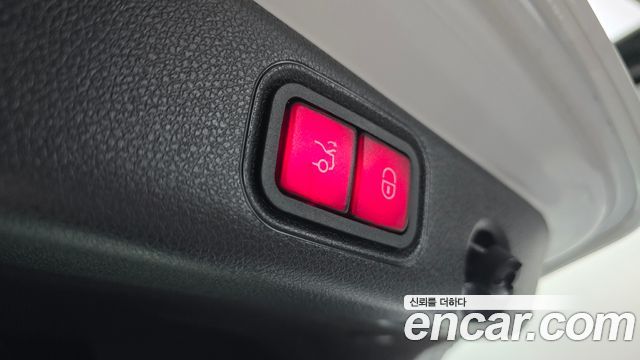 Mercedes-Benz E-Class E300 4MATIC Exclusive