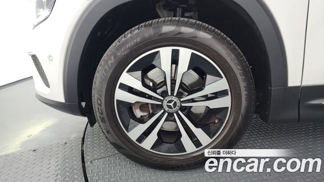 Mercedes-Benz GLB-Class GLB220