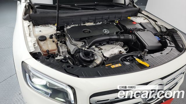 Mercedes-Benz GLB-Class GLB220