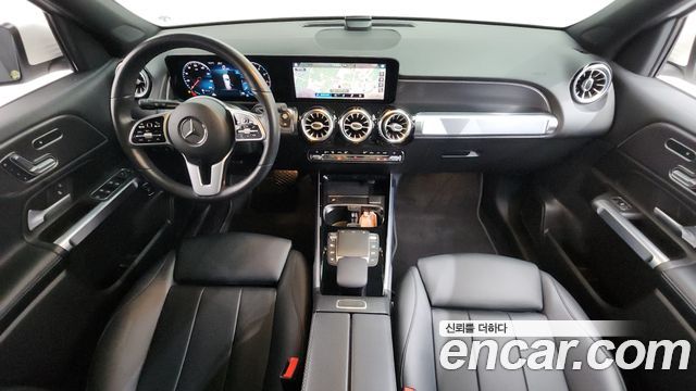 Mercedes-Benz GLB-Class GLB220