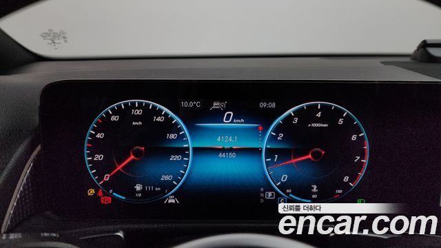 Mercedes-Benz GLB-Class GLB220