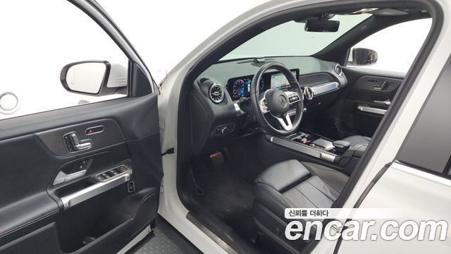 Mercedes-Benz GLB-Class GLB220