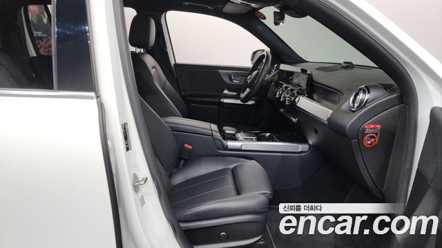 Mercedes-Benz GLB-Class GLB220