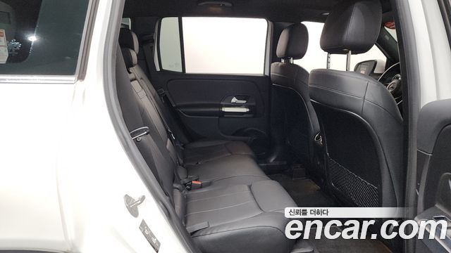 Mercedes-Benz GLB-Class GLB220