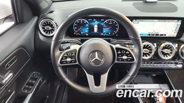 Mercedes-Benz GLB-Class GLB220