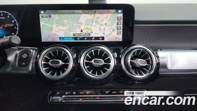 Mercedes-Benz GLB-Class GLB220