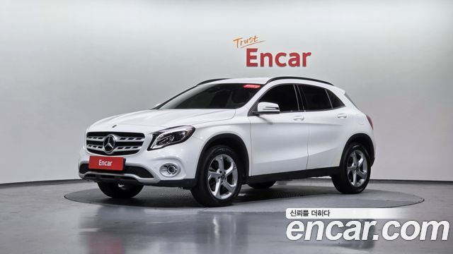 Mercedes-Benz GLA-Class GLA220