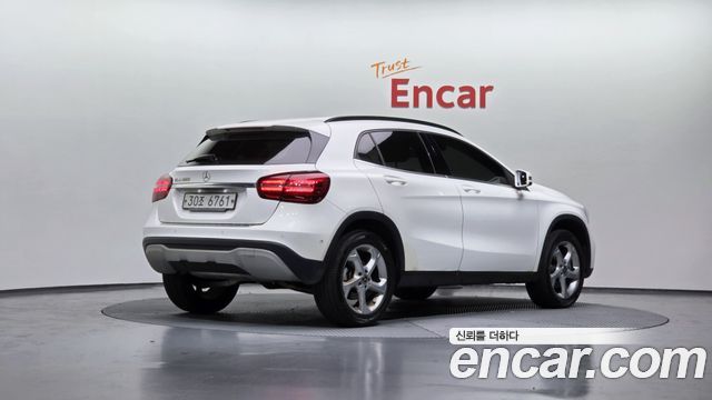 Mercedes-Benz GLA-Class GLA220