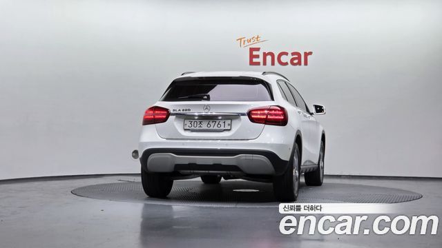 Mercedes-Benz GLA-Class GLA220