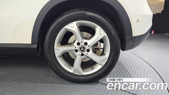 Mercedes-Benz GLA-Class GLA220