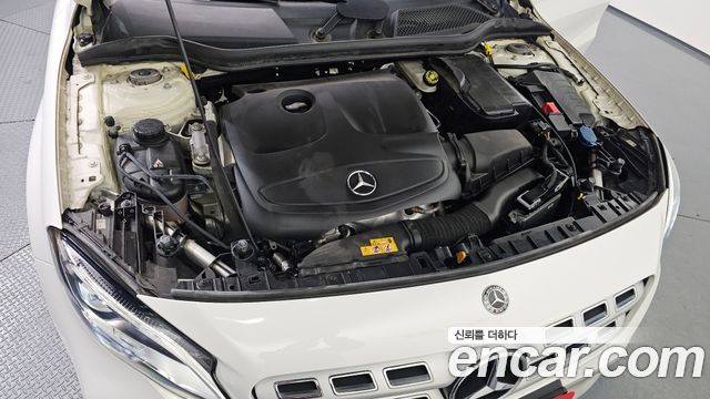 Mercedes-Benz GLA-Class GLA220
