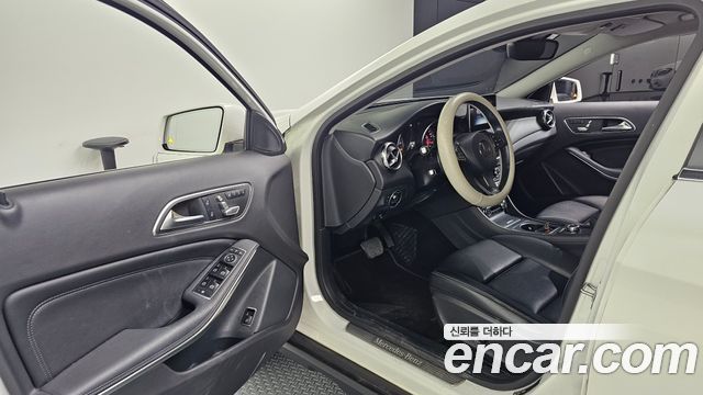Mercedes-Benz GLA-Class GLA220