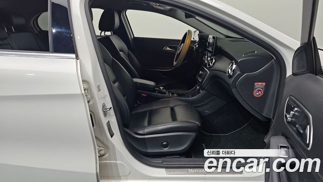 Mercedes-Benz GLA-Class GLA220