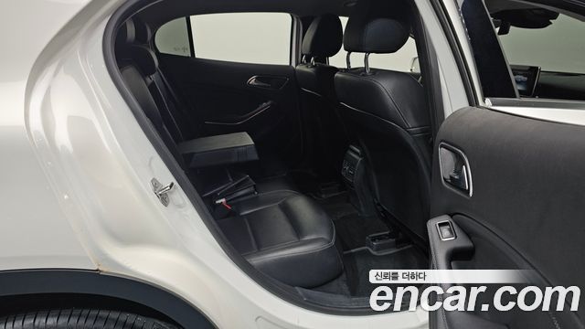 Mercedes-Benz GLA-Class GLA220