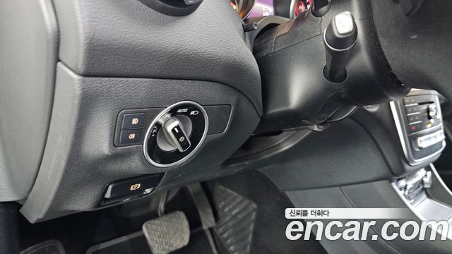 Mercedes-Benz GLA-Class GLA220