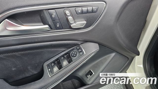 Mercedes-Benz GLA-Class GLA220