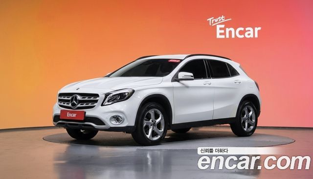 Mercedes-Benz GLA-Class GLA220