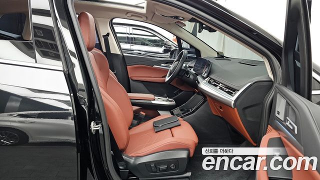 BMW 2-Series 220i M Sport Design