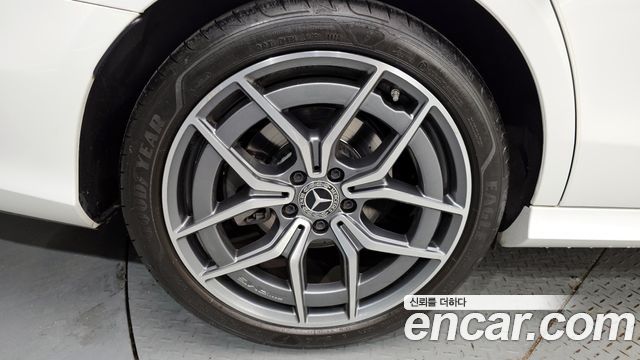Mercedes-Benz E-Class E220d 4MATIC AMG Line