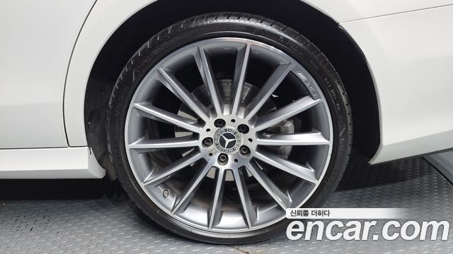 Mercedes-Benz E-Class E350 4MATIC AMG Line