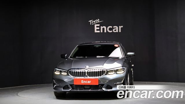 BMW 3-Series 320i Luxury