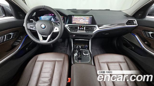 BMW 3-Series 320i Luxury