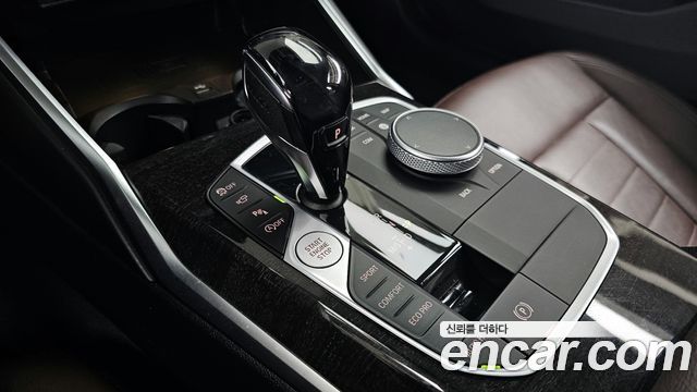BMW 3-Series 320i Luxury
