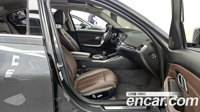 BMW 3-Series 320i Luxury