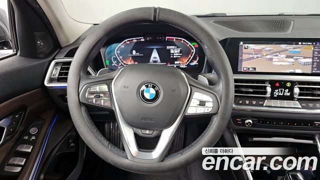 BMW 3-Series 320i Luxury
