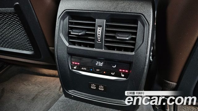 BMW 3-Series 320i Luxury