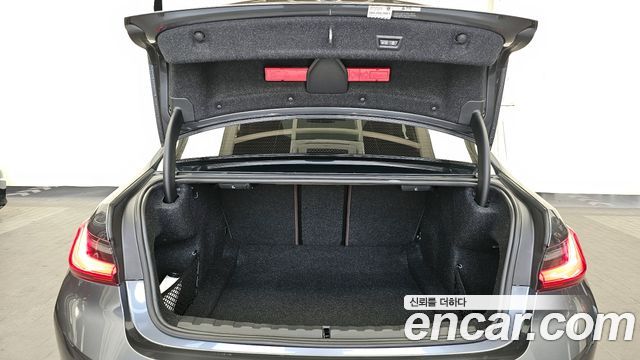 BMW 3-Series 320i Luxury