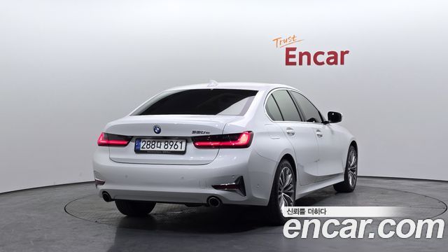 BMW 3-Series 330e Luxury