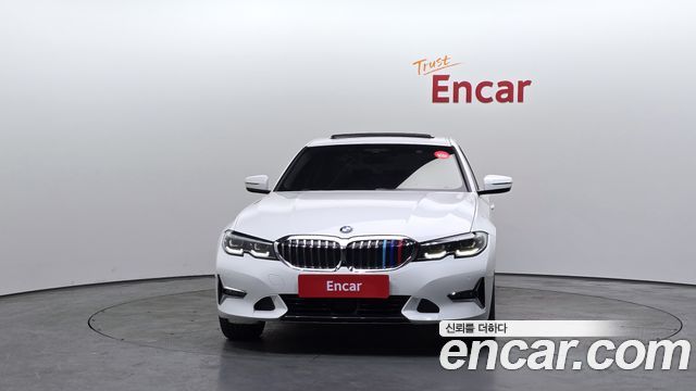 BMW 3-Series 330e Luxury