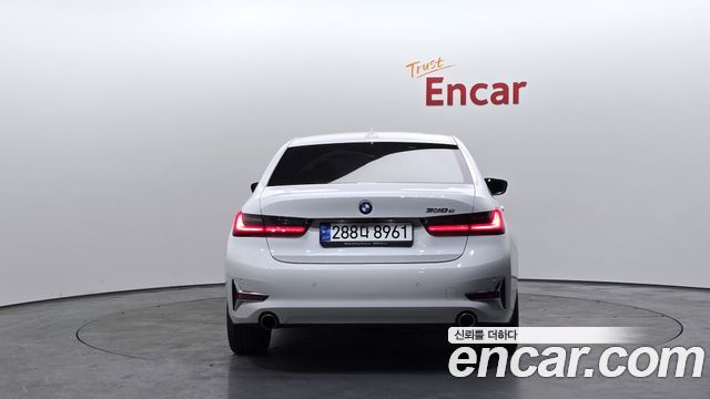 BMW 3-Series 330e Luxury