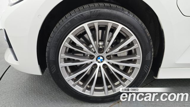 BMW 3-Series 330e Luxury