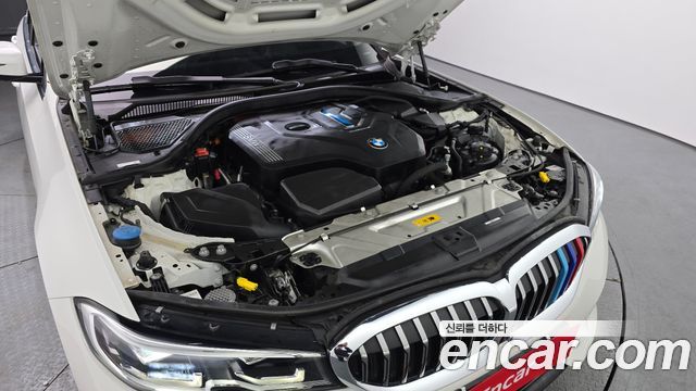 BMW 3-Series 330e Luxury