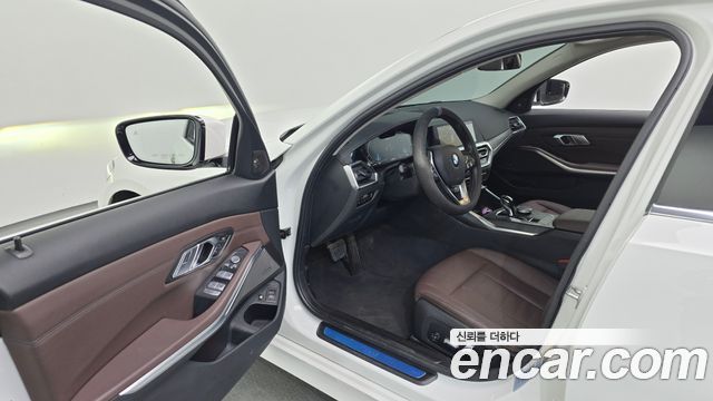 BMW 3-Series 330e Luxury