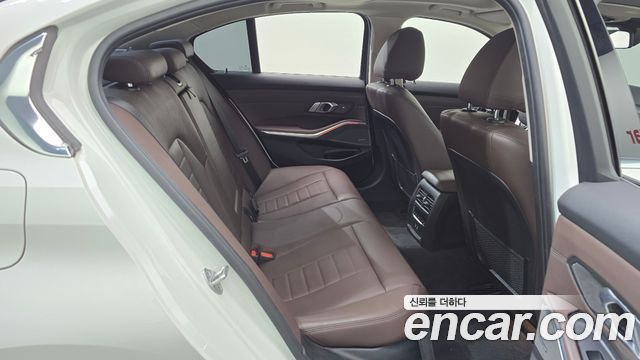 BMW 3-Series 330e Luxury