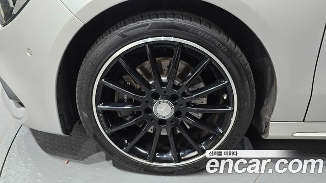 Mercedes-Benz CLA-Class CLA250 4MATIC AMG Line