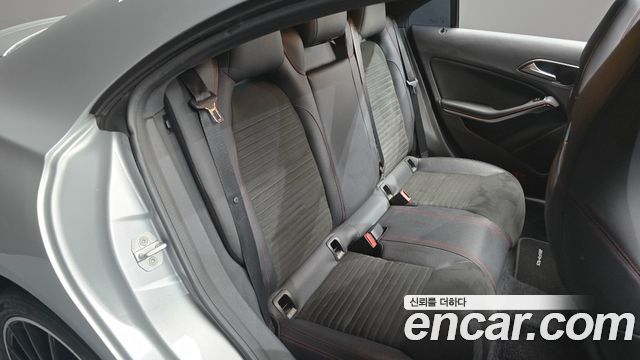 Mercedes-Benz CLA-Class CLA250 4MATIC AMG Line