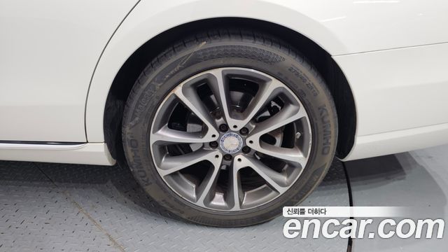 Mercedes-Benz E-Class E300 AV Intelligent Drive