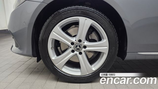 Mercedes-Benz E-Class E220d 4MATIC Avantgarde